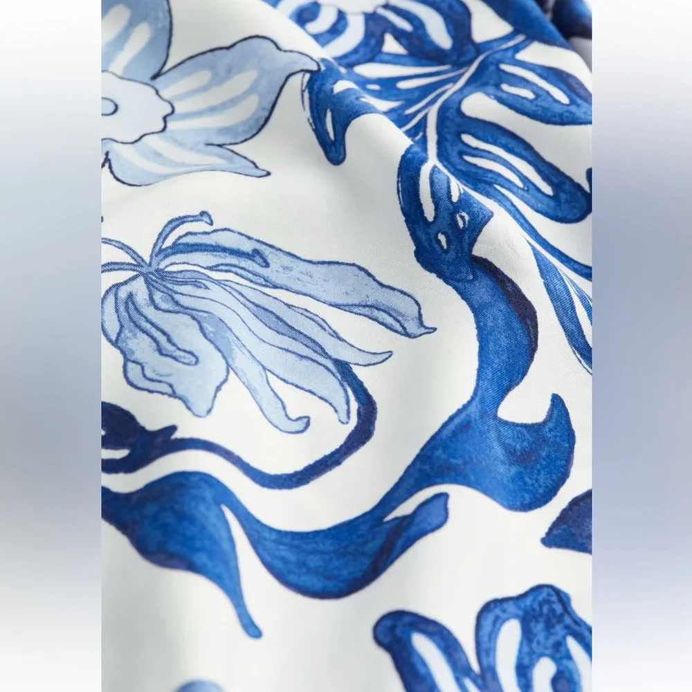 Like New. Tunic Floral Blue and White Dress - Picture 4 of 6